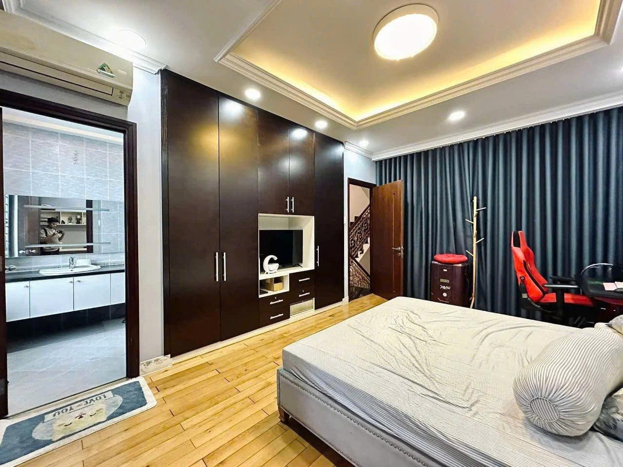 Bán Khách Sạn 17PN Vạn Hạnh Mall , Sư Vạn Hạnh, Q10, 5x17m, HĐ 105 triệu/ tháng giá 37 tỷ - Ảnh chính